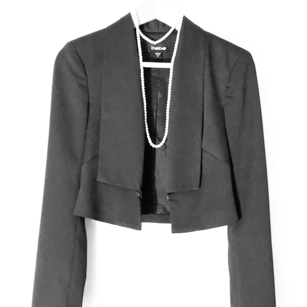 STAPLE STYLISTIC CROPPED TUXEDO BLAZER, BEBE, XS
